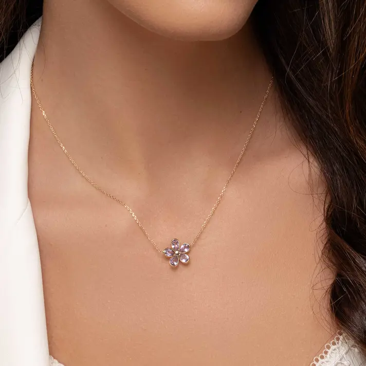 שרשרת לבנדר- עם תליון פרח בשיבוץ אמטיסט