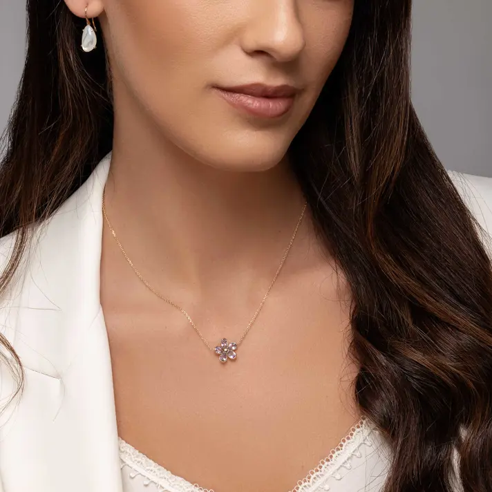 שרשרת לבנדר- עם תליון פרח בשיבוץ אמטיסט