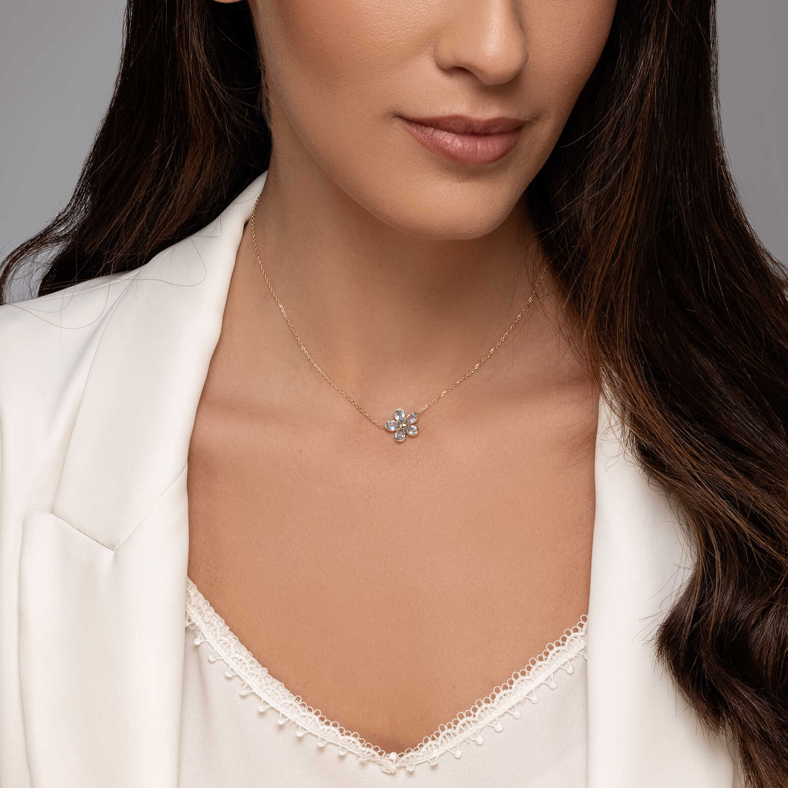 שרשרת כלנית- עם תליון פרח בשיבוץ בלו טופז