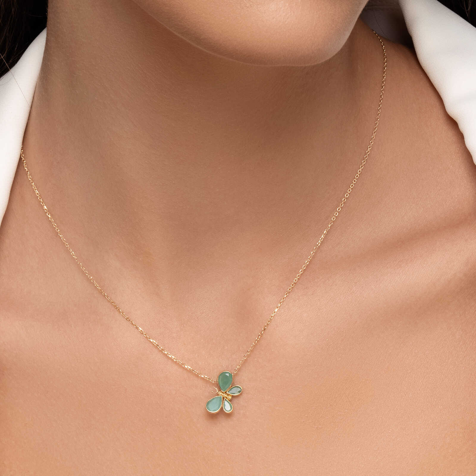 ששרשרת זהב פרפר טורקיז- ירוק בשיבוץ אמרלד