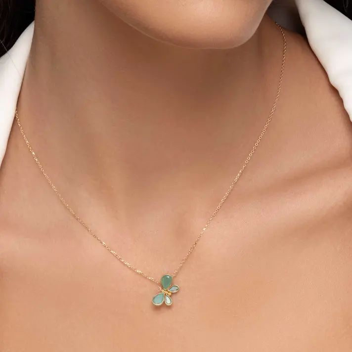 ששרשרת זהב פרפר טורקיז- ירוק בשיבוץ אמרלד