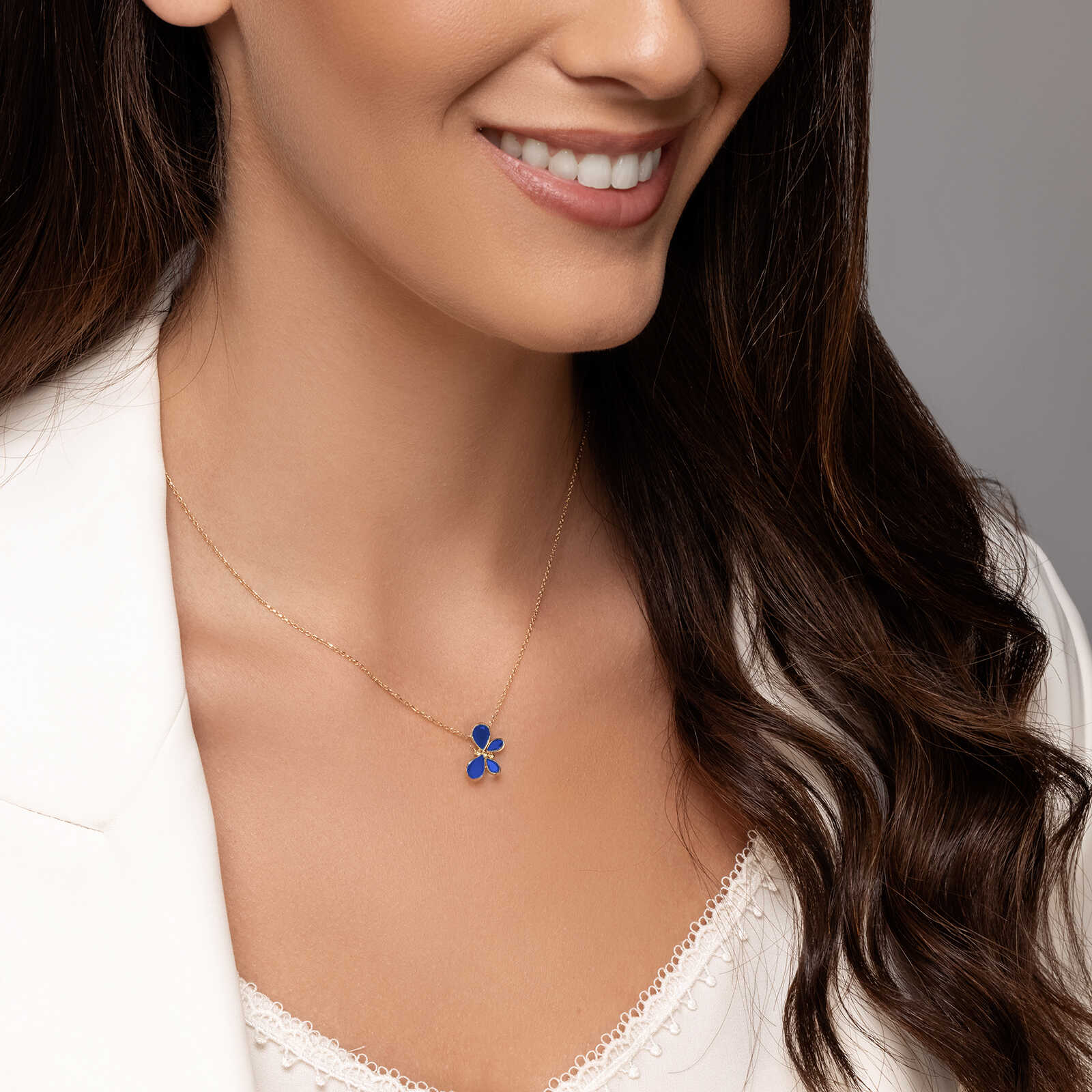 שרשרת זהבפרפר כחול בשיבוץ בלו ספיר