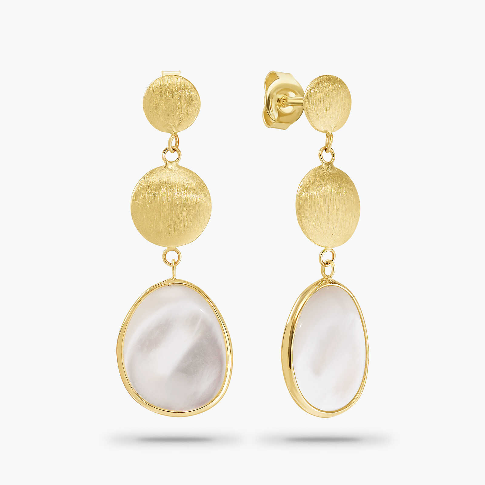 עגילי נרקיס עשויים זהב, בשיבוץ אם הפנינה