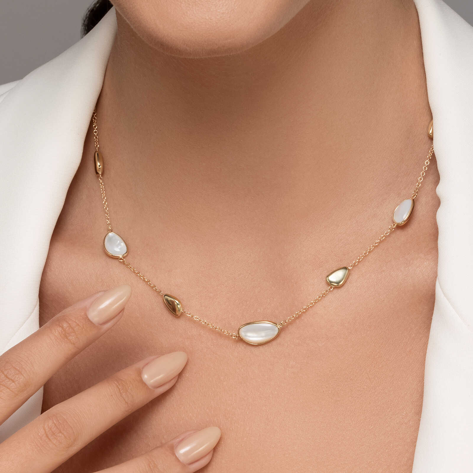 שרשרת נרקיס משובצת אם הפנינה