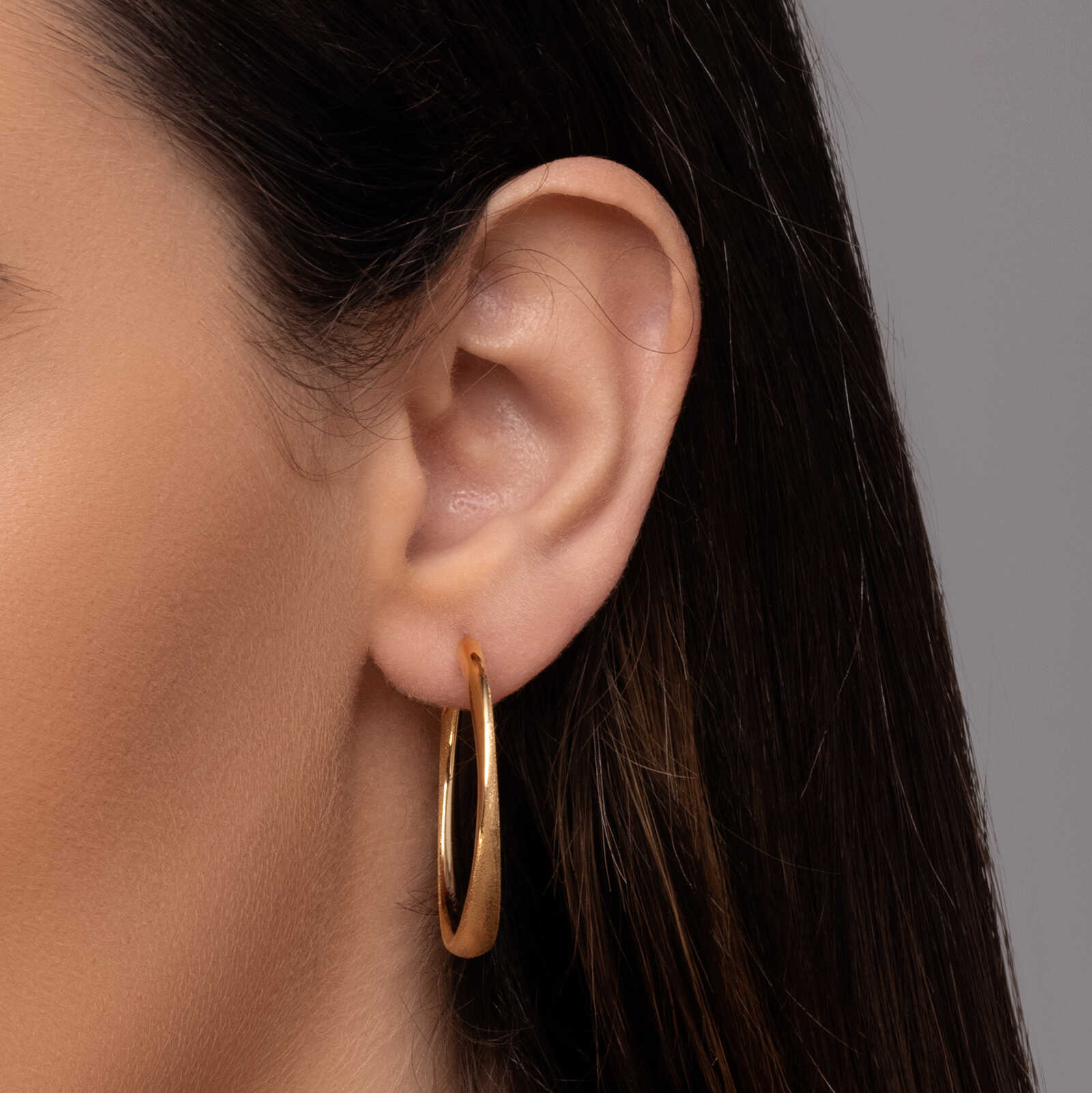 עגילי חישוק לאור בגימור מט