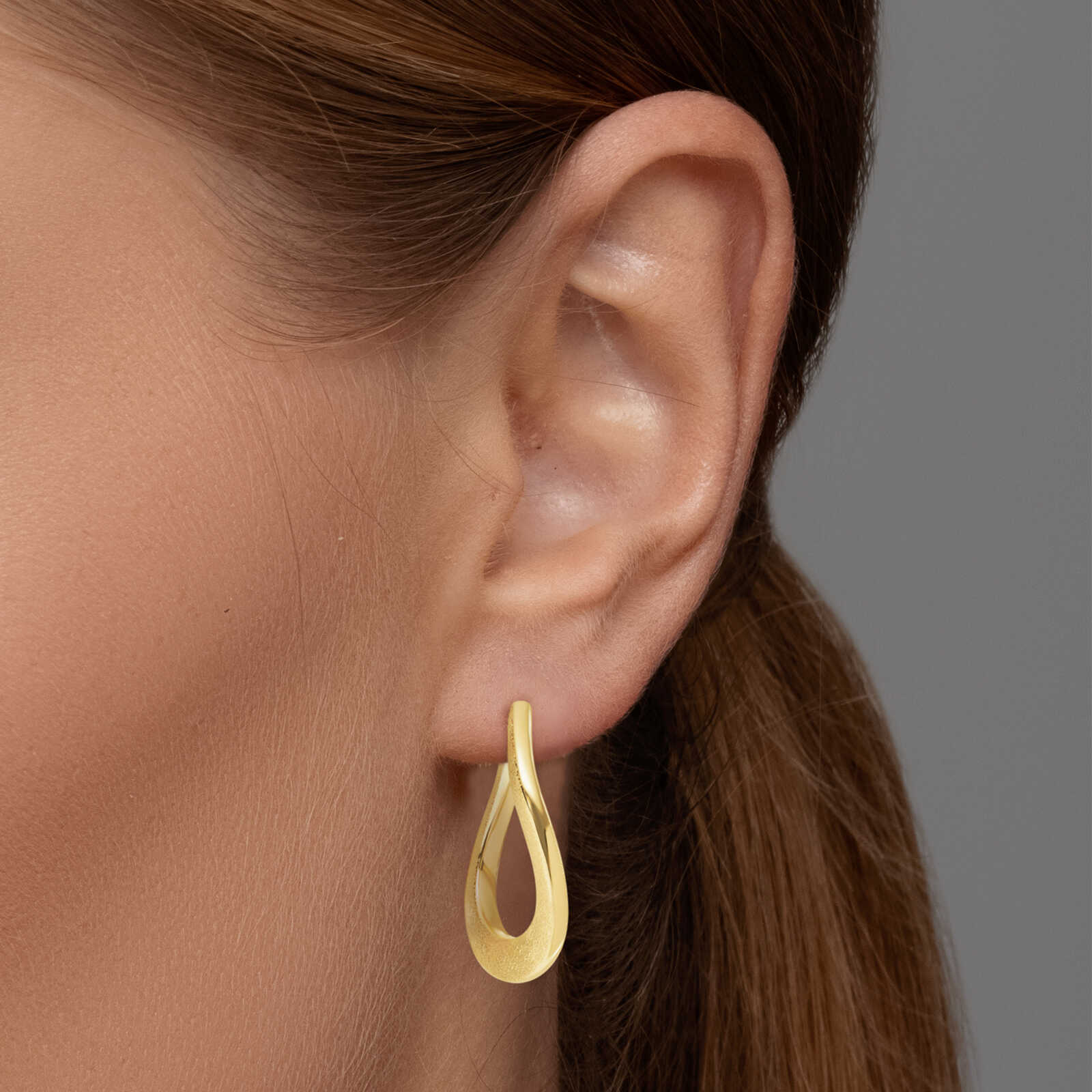 עגילי חישוק אור בגימור מט