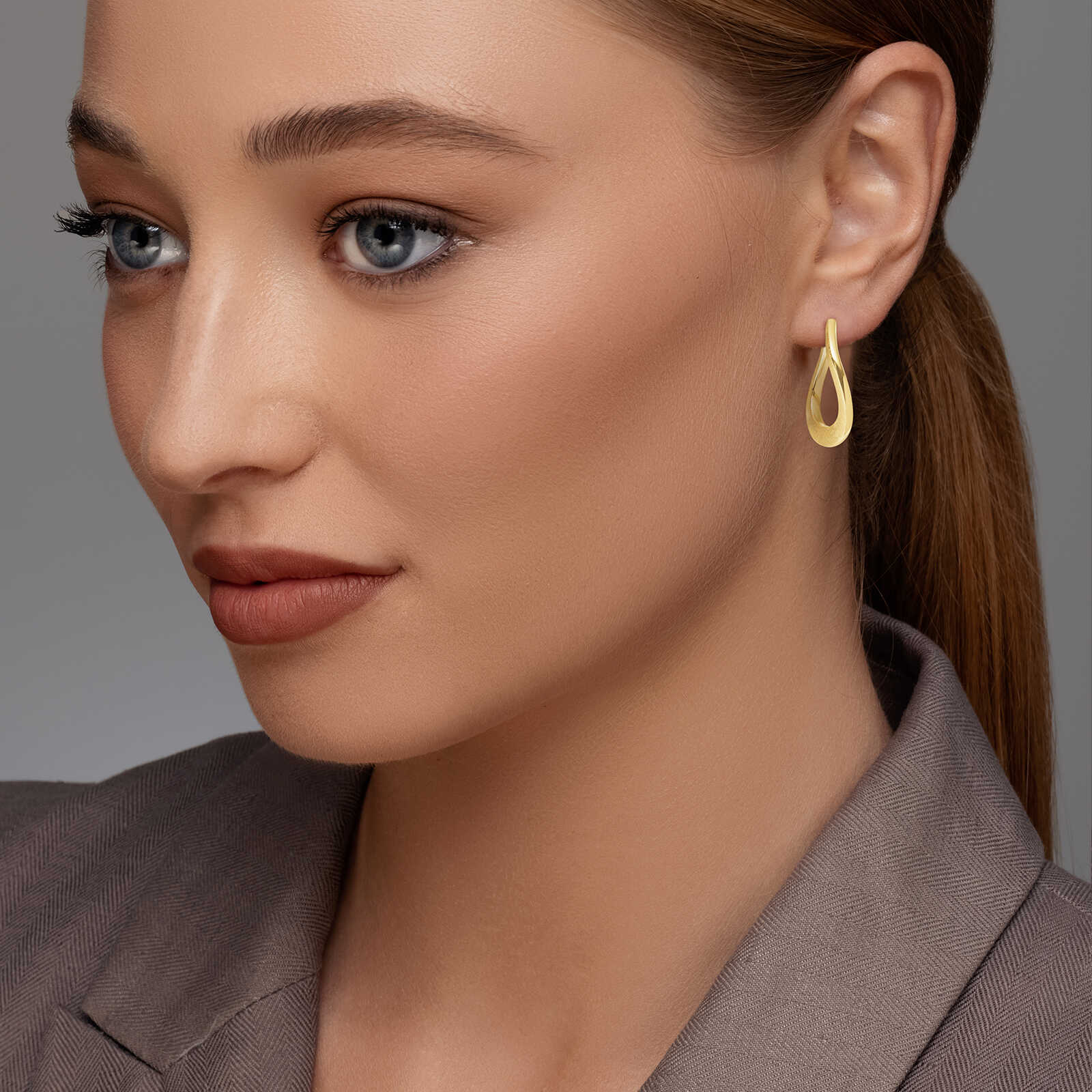 עגילי חישוק אור בגימור מט