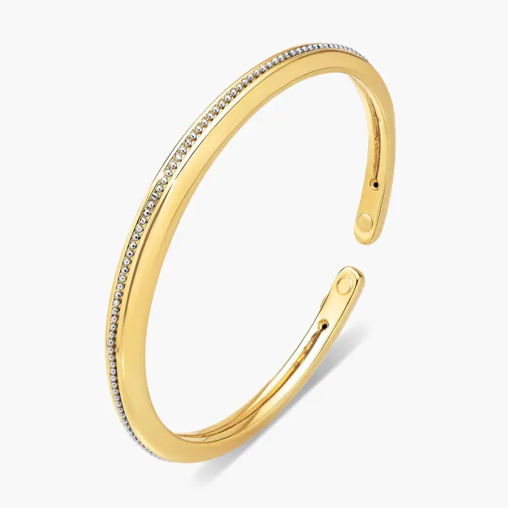 צמיד זהב קשיח משובץ זירקונים נוצצים