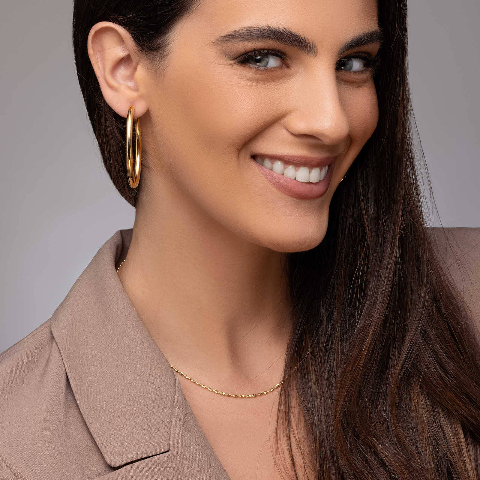 עגילי חישוק שחר