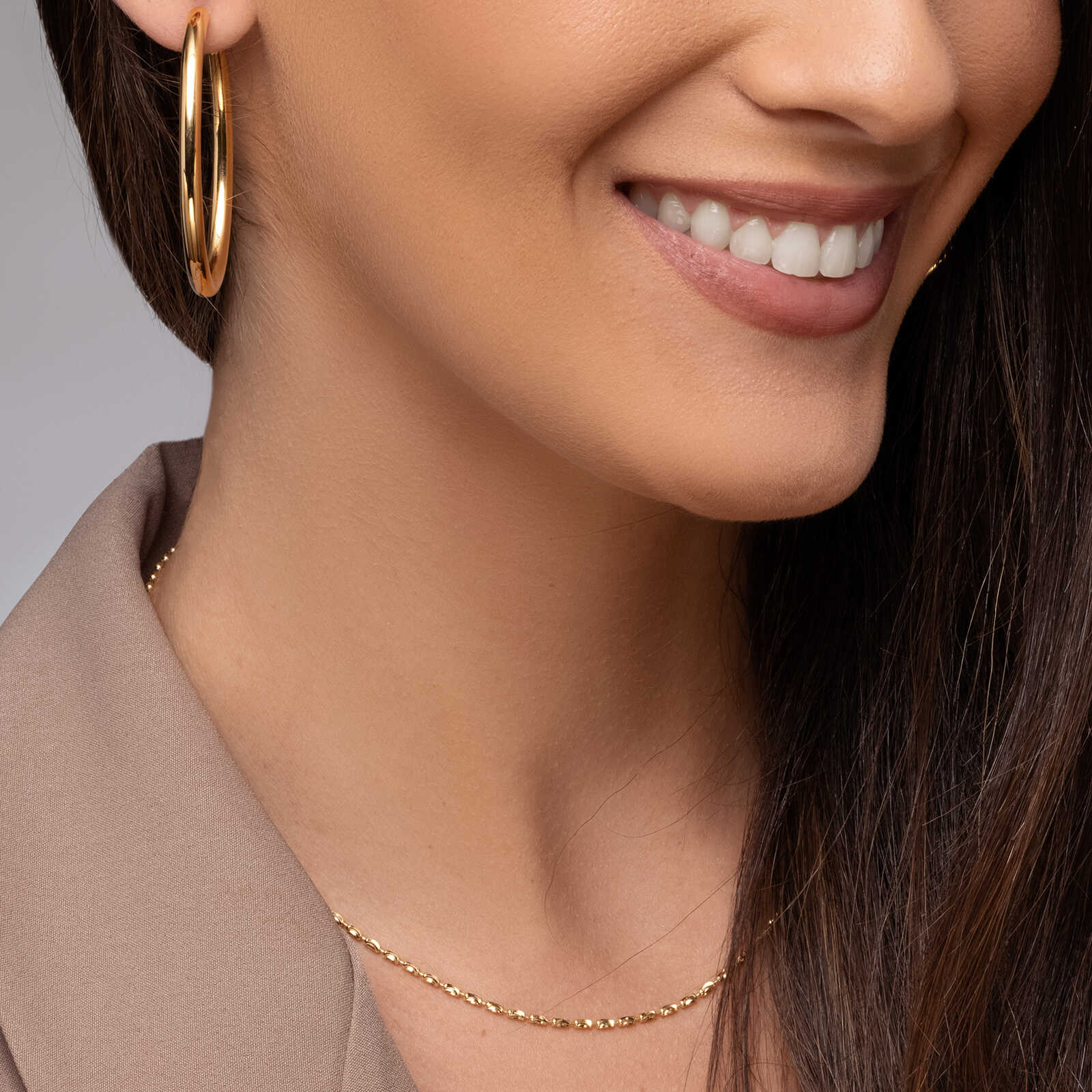 עגילי חישוק שחר