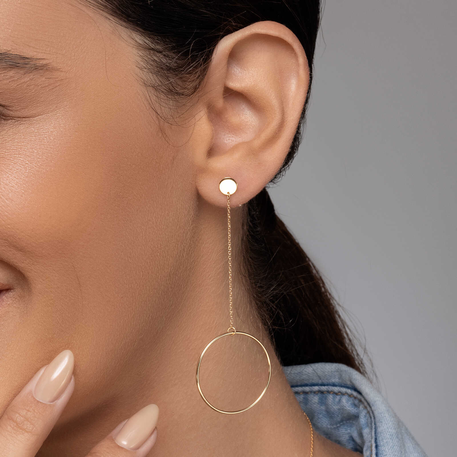 עגילי זהב ארוכים עם חישוקים