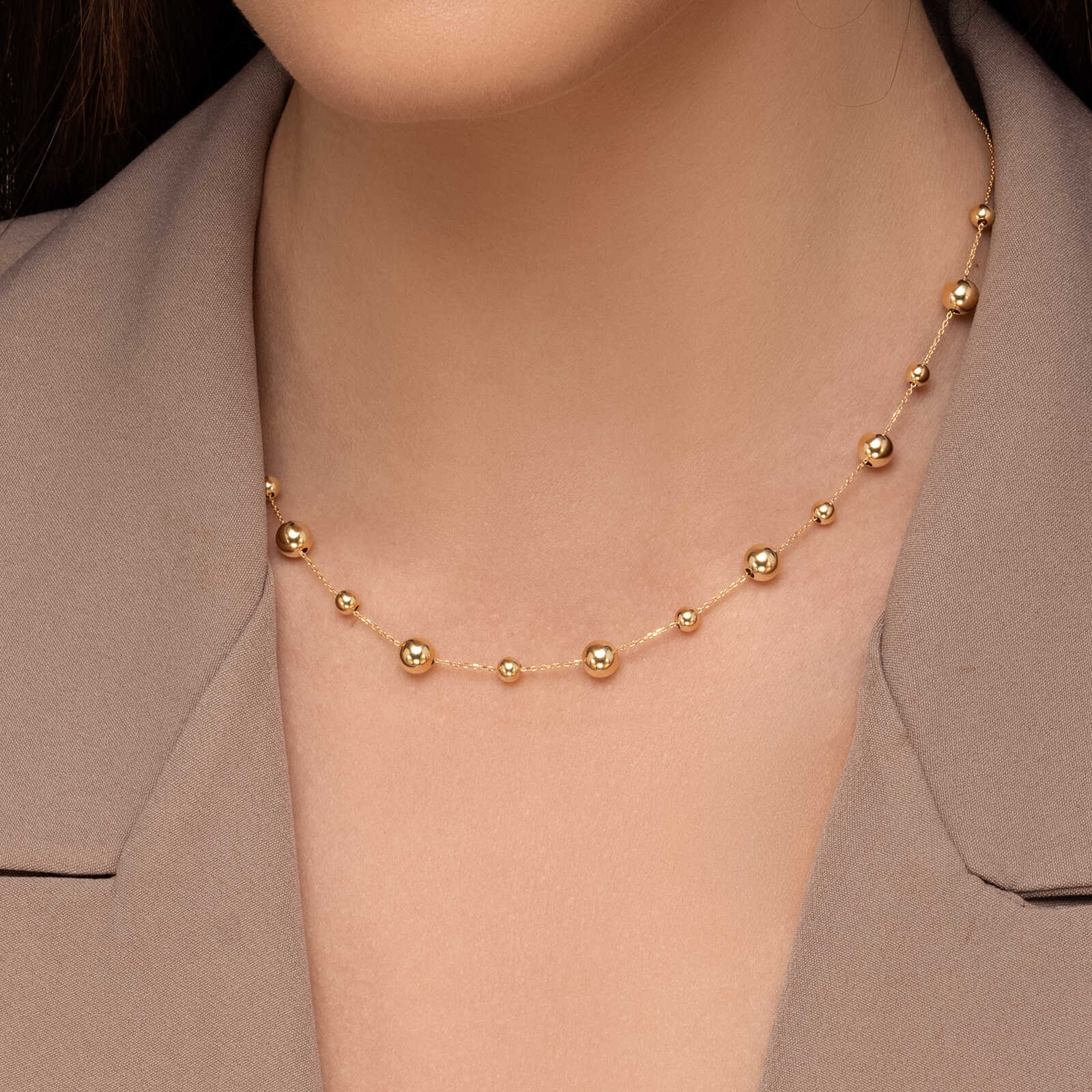 שרשרת סיאול עשויה זהב בשילוב כדורי זהב