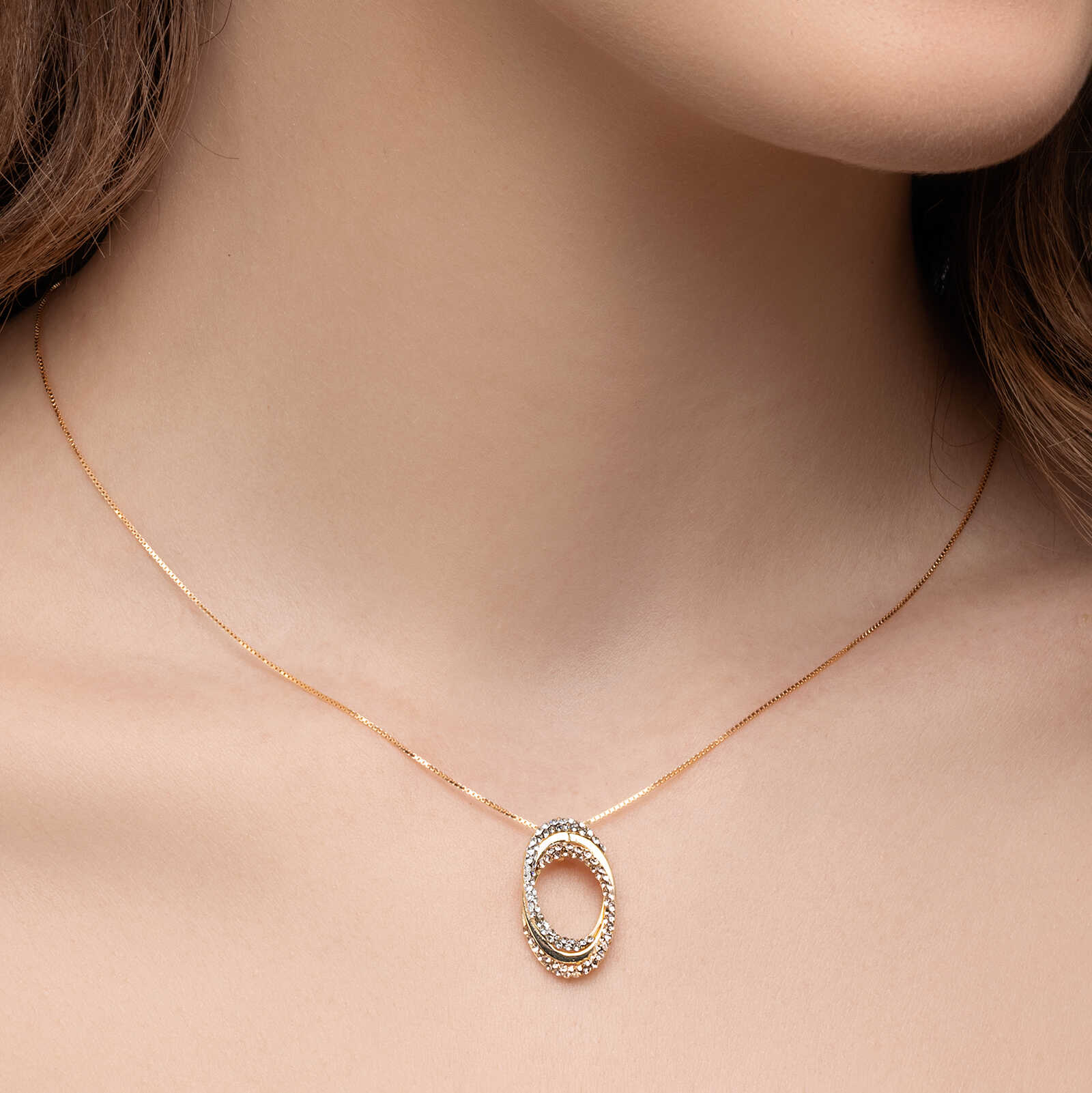 תליון זהב OVAL בשיבוץ זירקונים לבנים וחומים