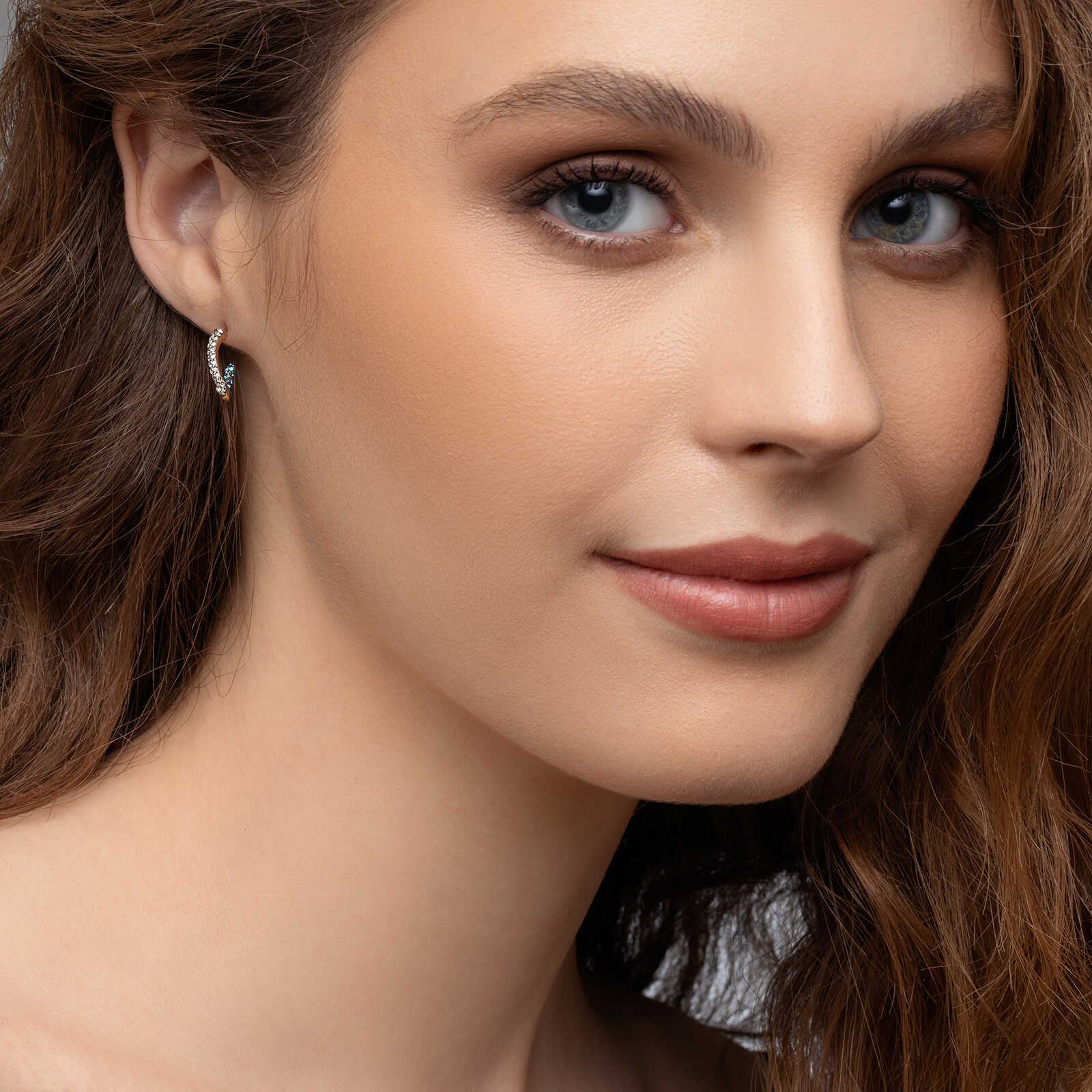 עגילי זהב משובצים אבני סברובסקי