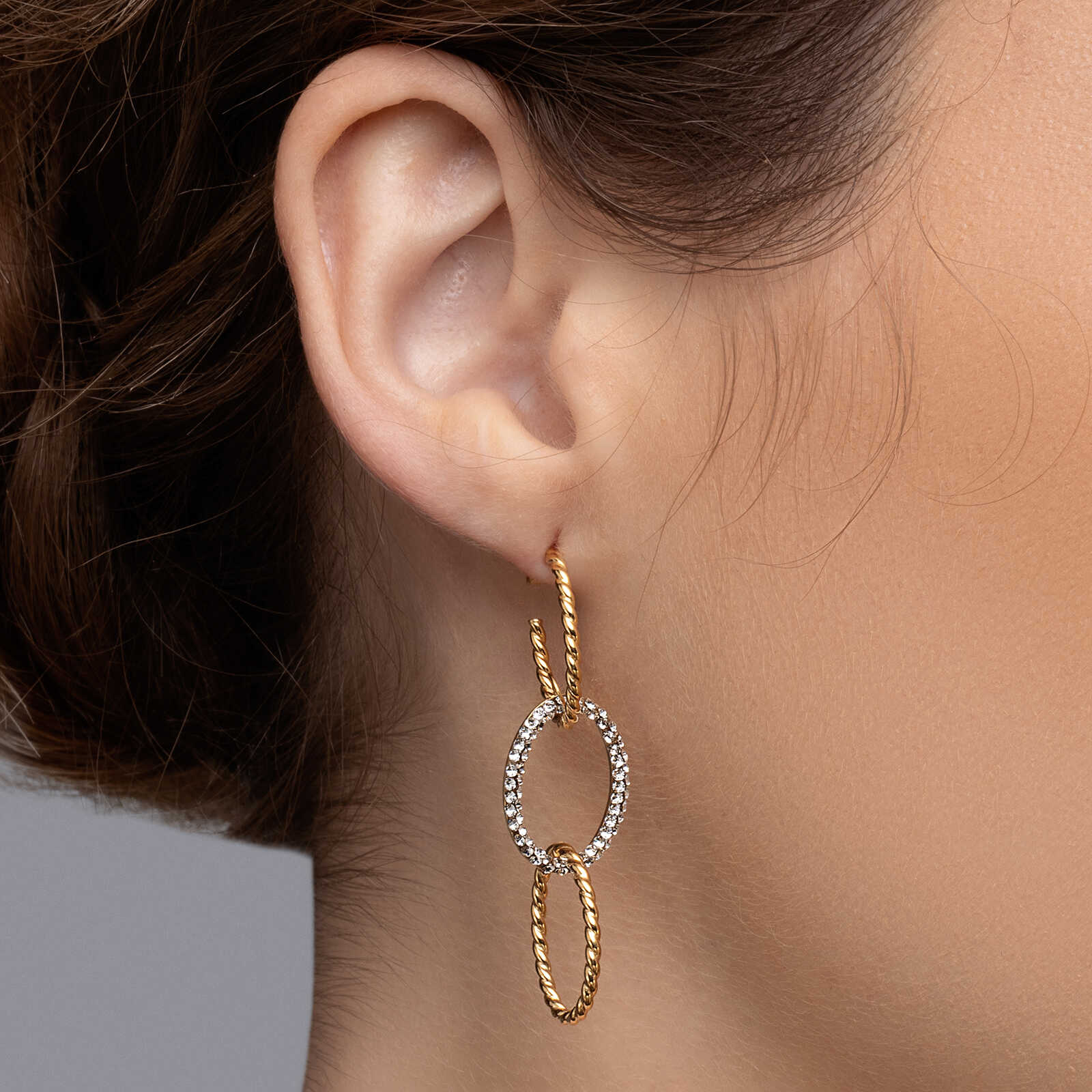 עגילי זהב אליפסות תלויות בשיבוץ זירקונים