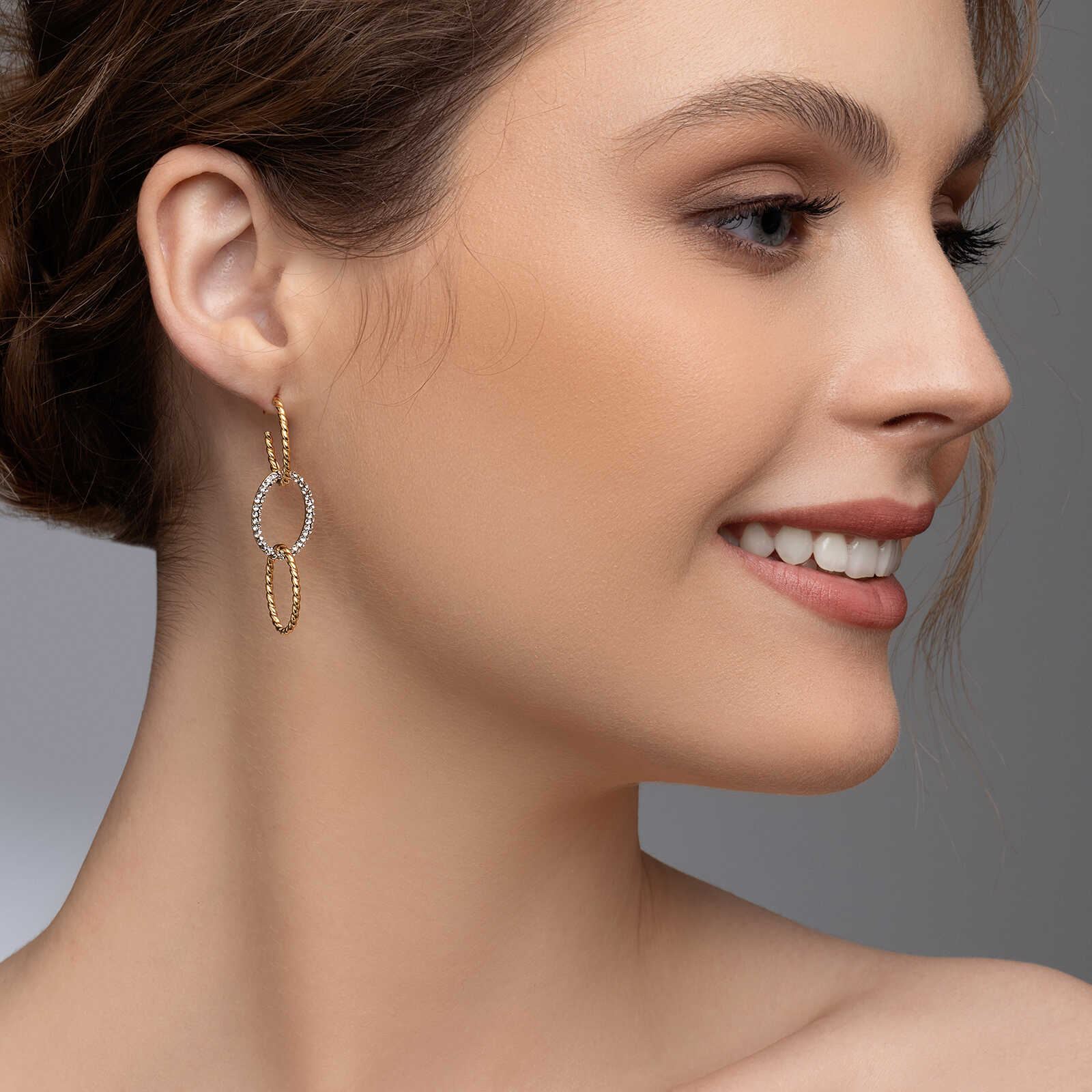 עגילי זהב אליפסות תלויות בשיבוץ זירקונים