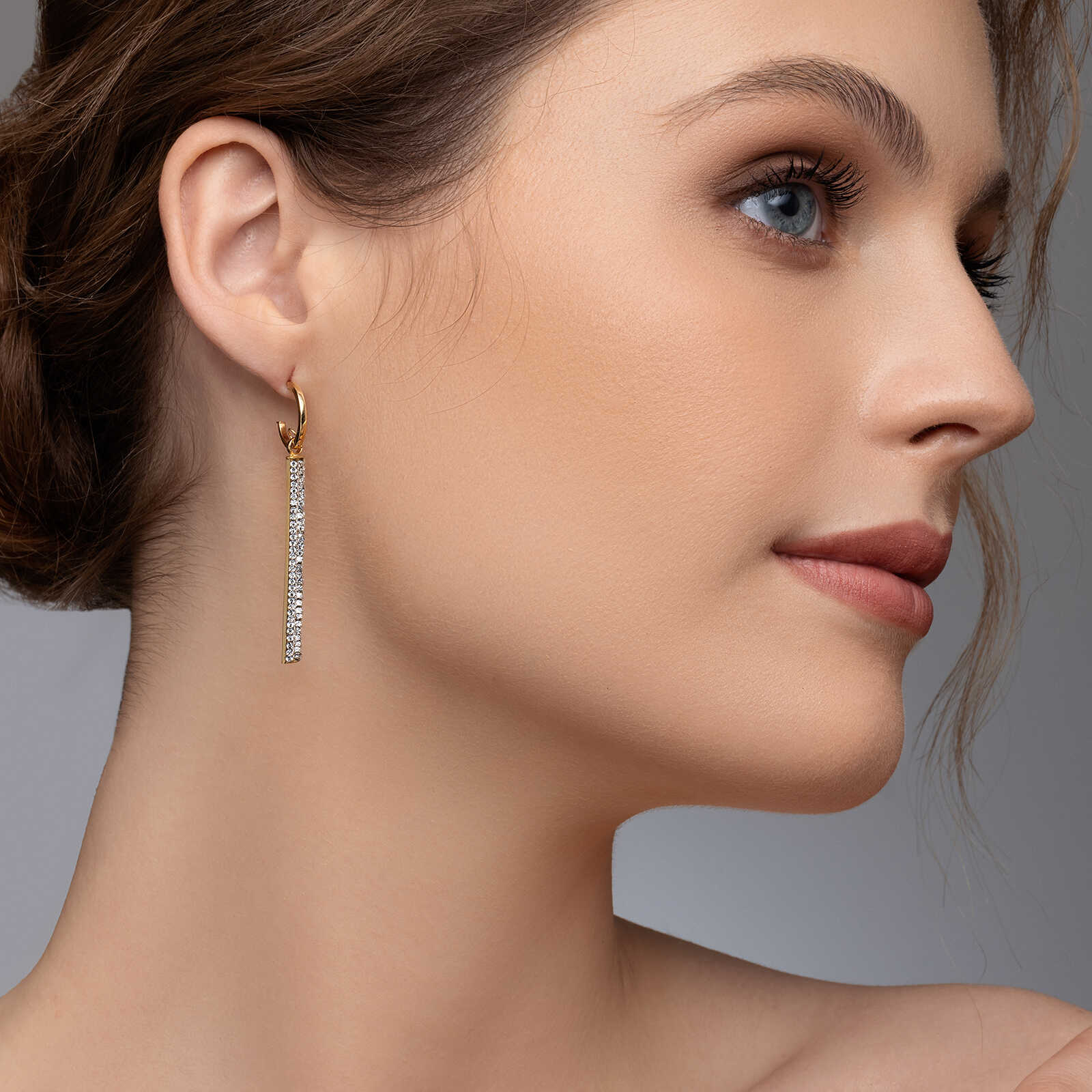 עגילי זהב משובצים אבני סברובסקי מסדרת COLOR SPARKLE