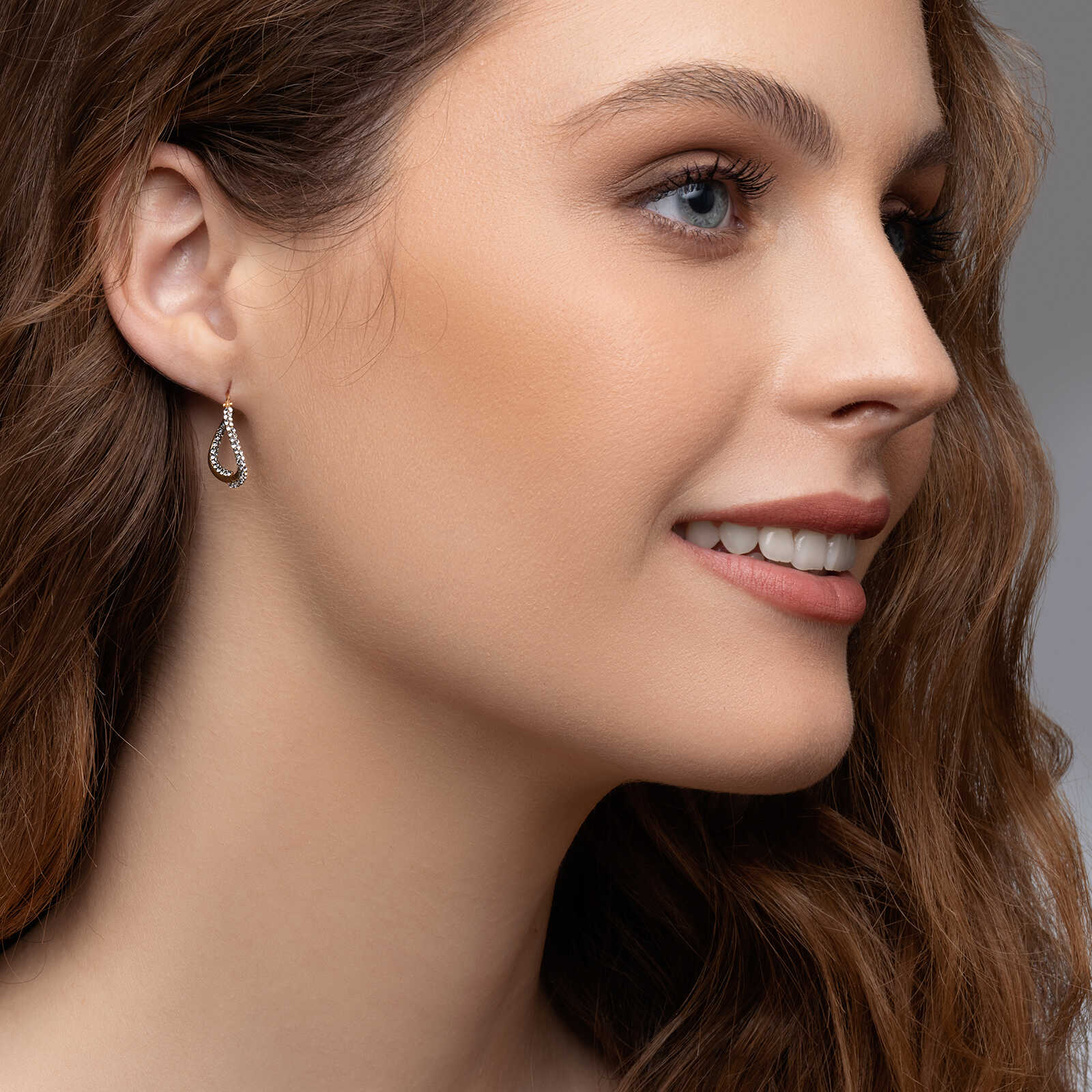 עגילי זהב משובצים אבני סברובסקי