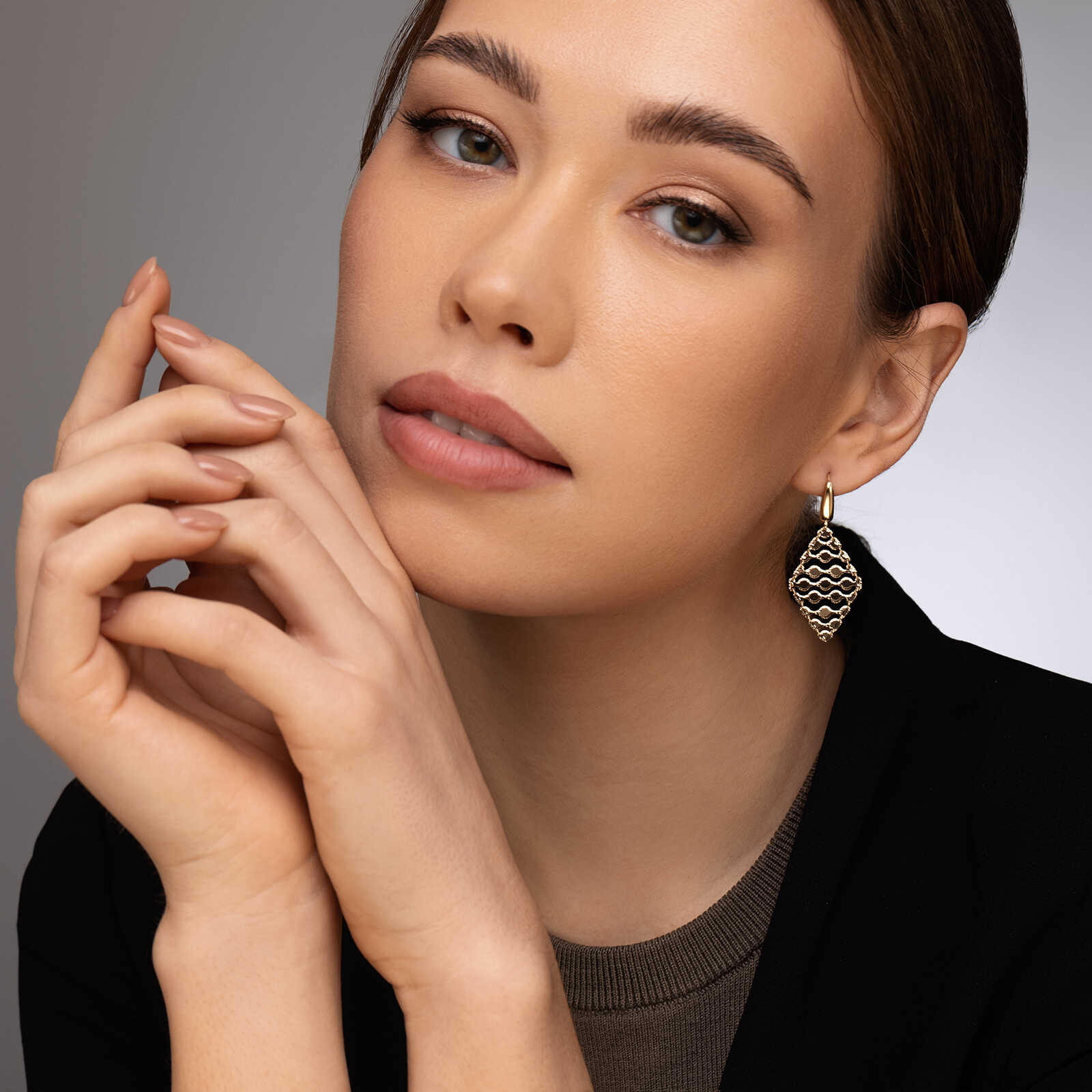 עגילי זהב מעויינים