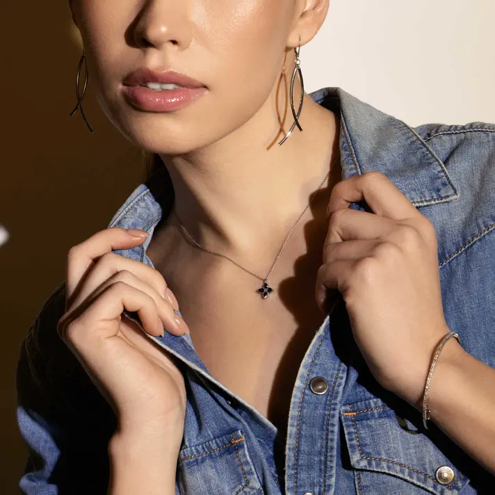 צמיד זהב קשיח משובץ יהלומים