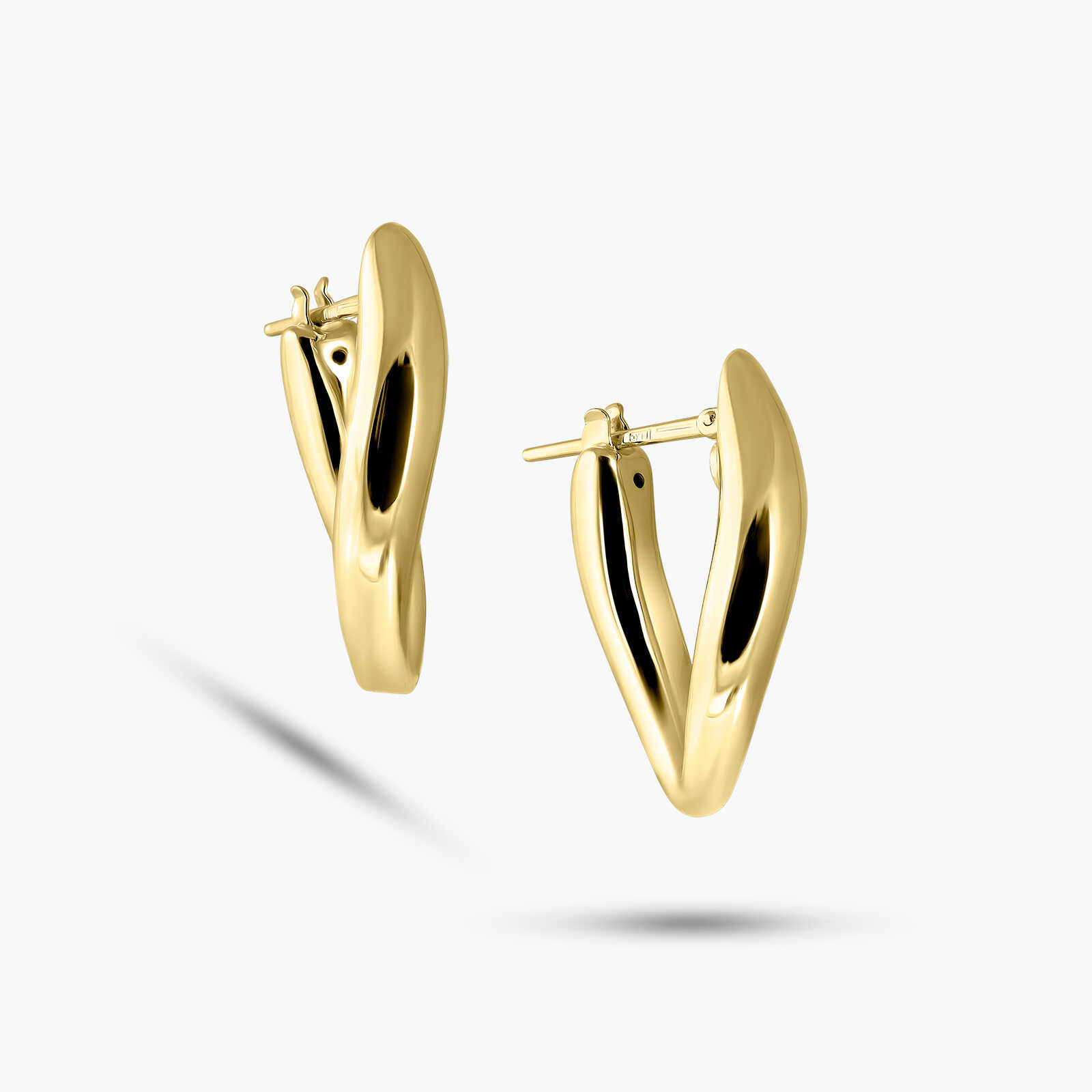 עגילי זהב 14K משולשים בטוויסט