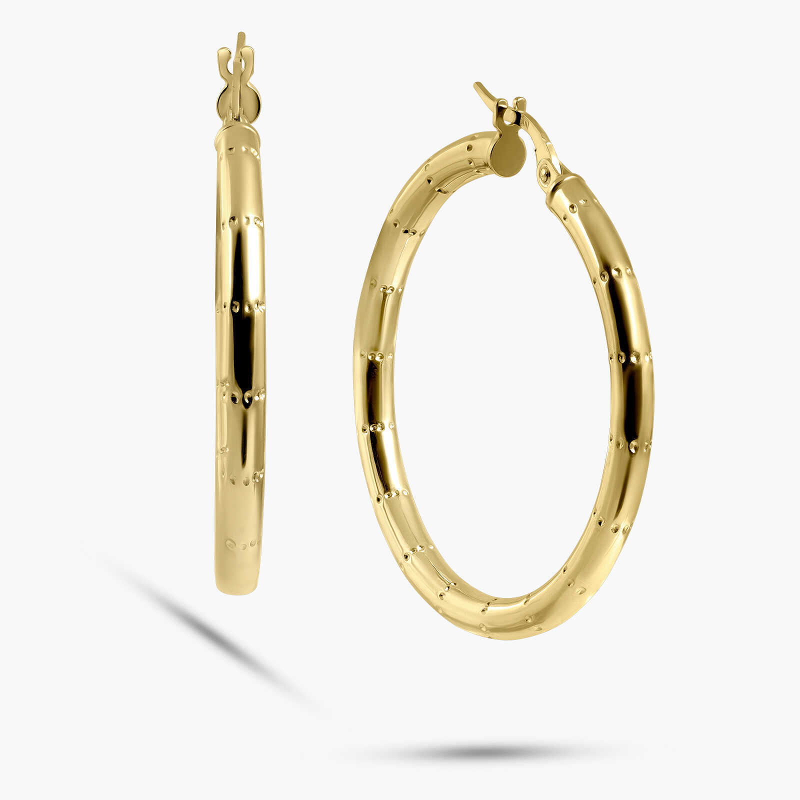 עגילי חישוק מזהב עם עיטורי נקודות