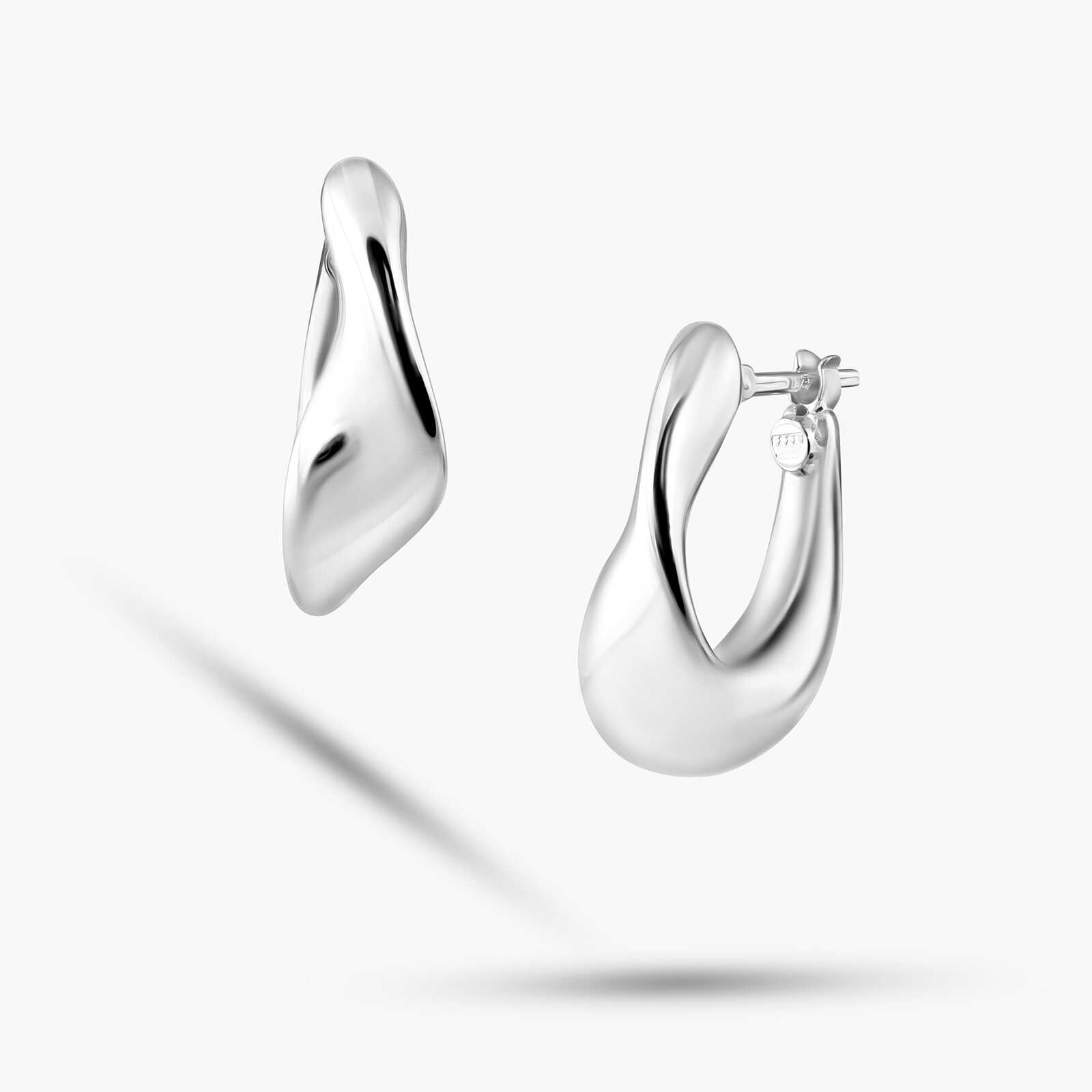 עגילי חישוק מודרניים בזהב 14K  נועזים, זורמים ולא שגרתיים