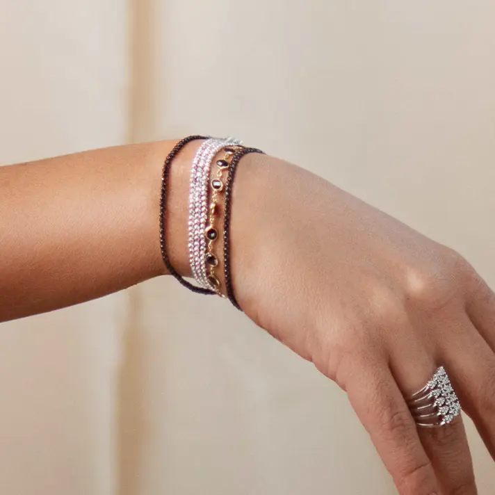 צמיד זהב שחור בעיבוד לייזר