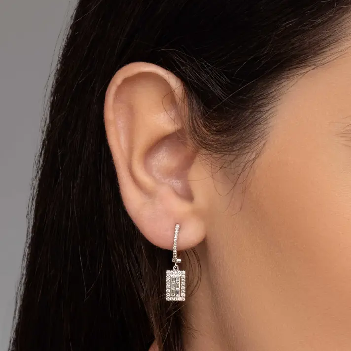 עגילי זהב מלבניים בשיבוץ יהלומים