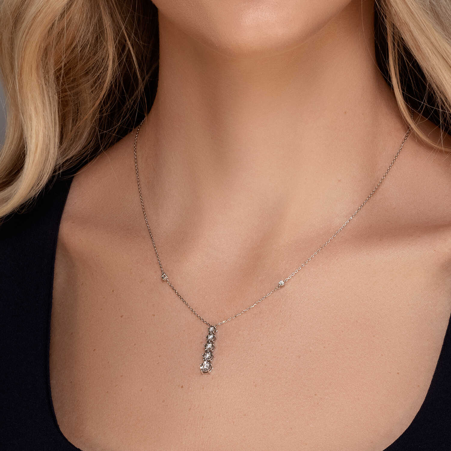 שרשרת זהב עם תליון 5 היהלומים