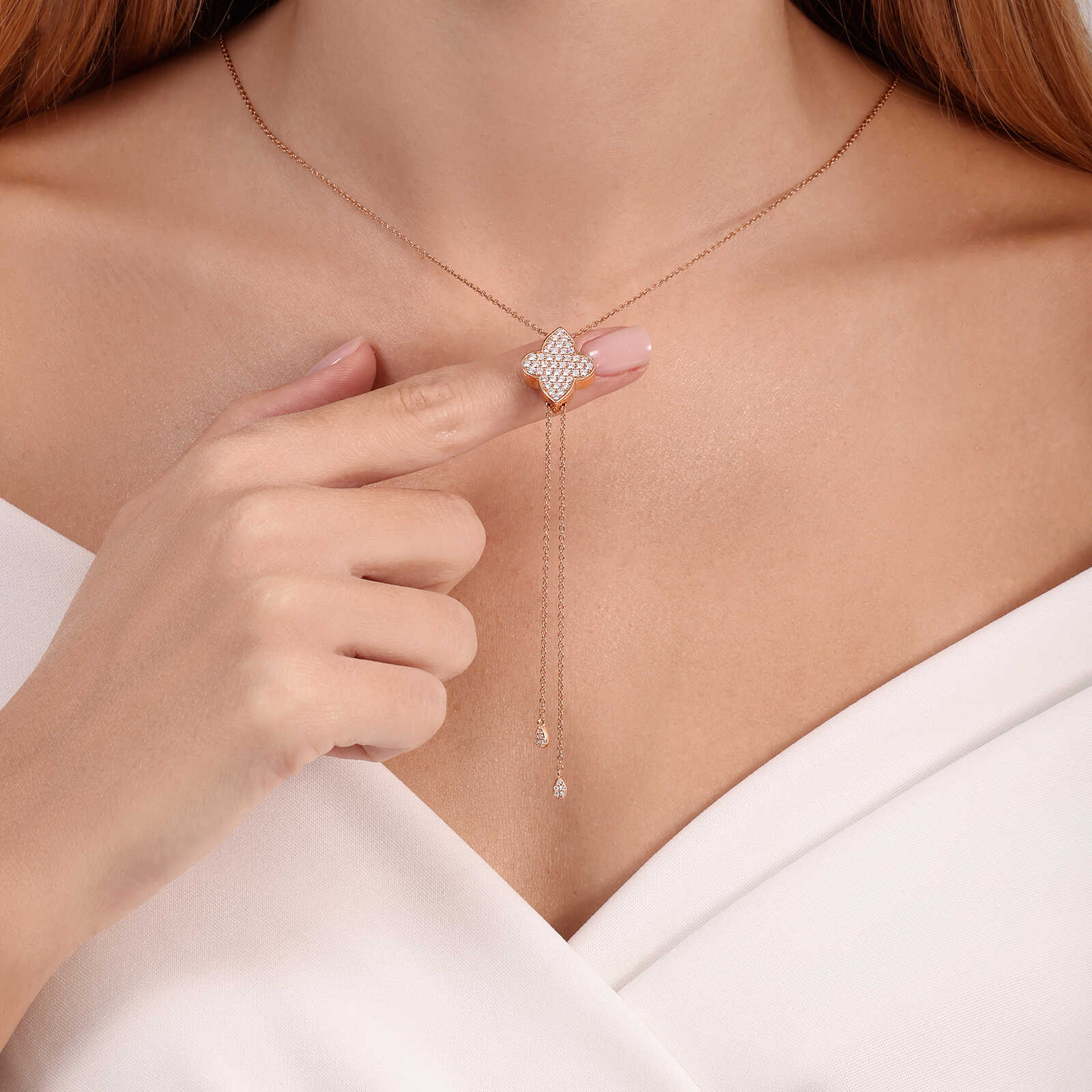 שרשרת עניבה מזהב בשילוב תליון תלתן ויהלומים