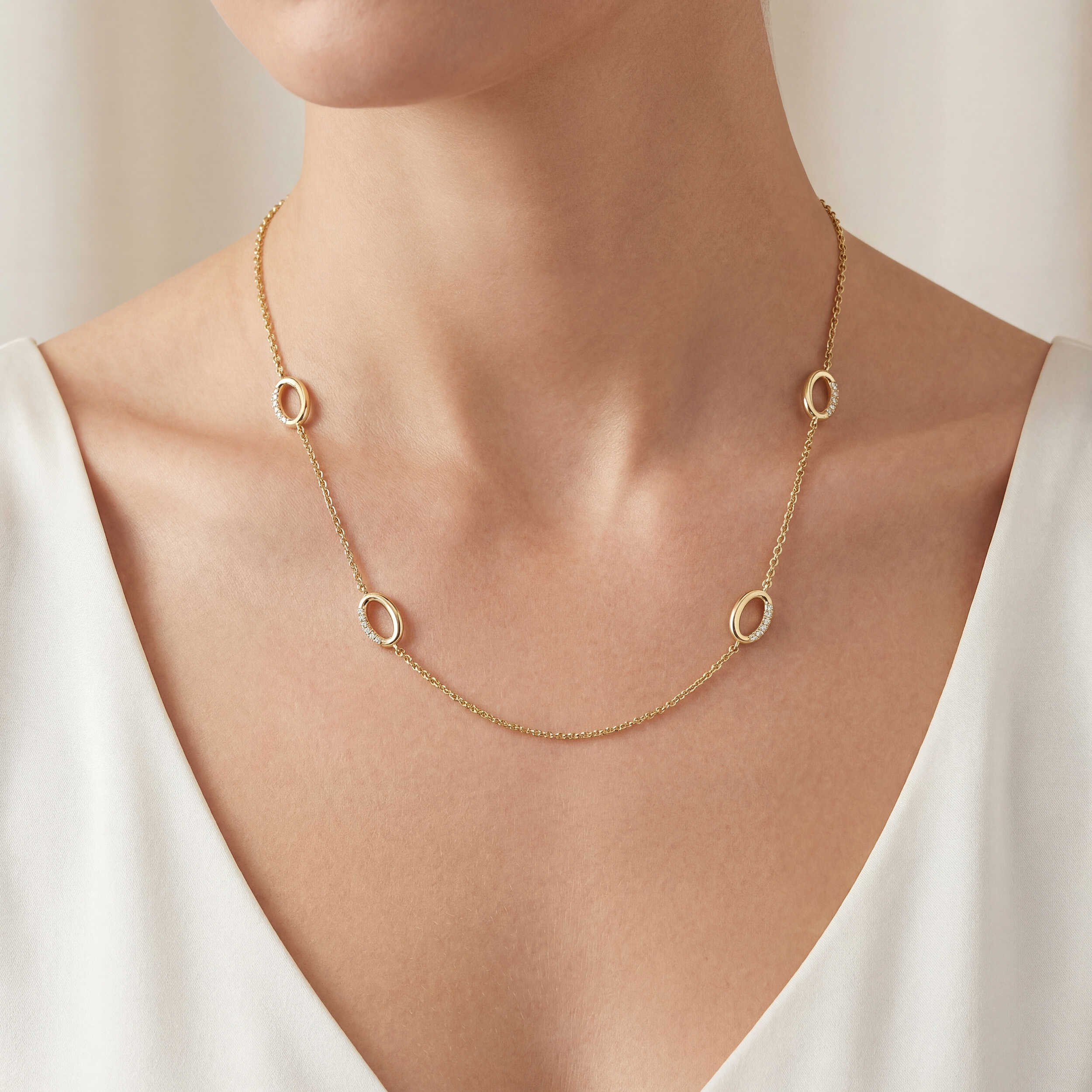 שרשרת זהב 14K משובצת יהלומים עם אלמנטים אובליים