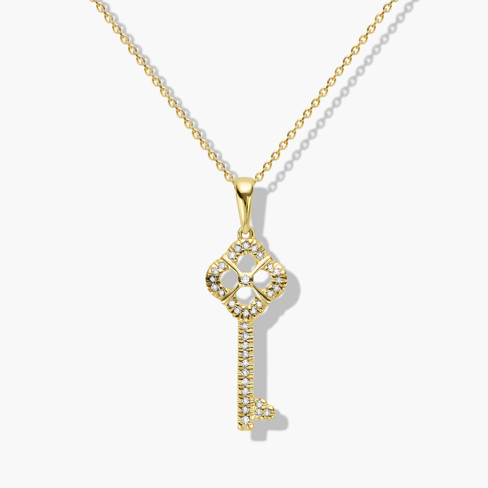 תליון KEY משובץ יהלומים