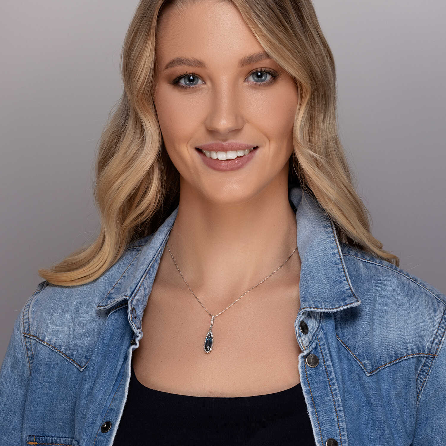 תליון טיפה בזהב משובץ בלו לונדון ויהלומים