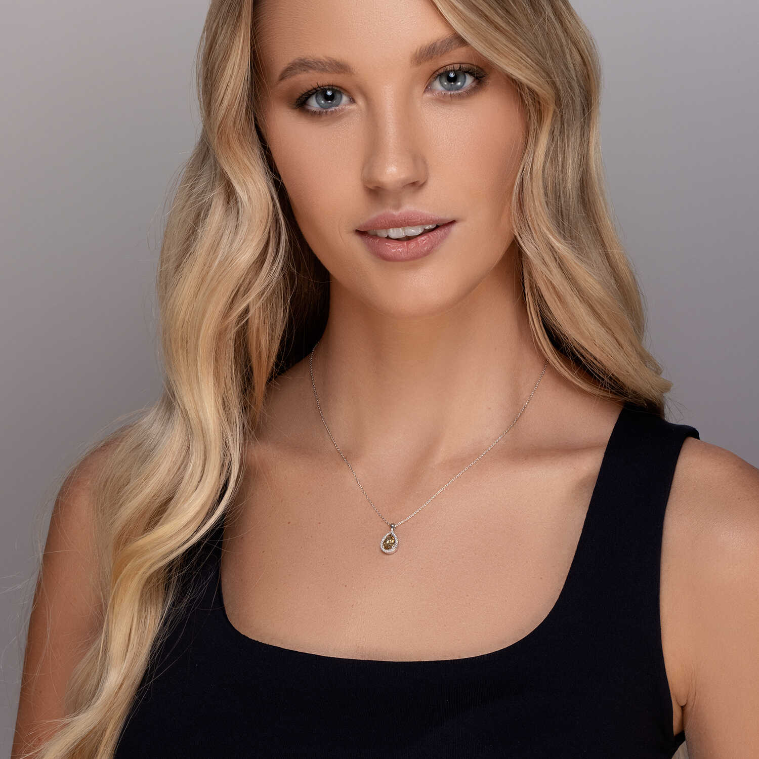 תליון זהב משובץ ביהלום צבעוני FANCY יוקרתי בחיתוך טיפה