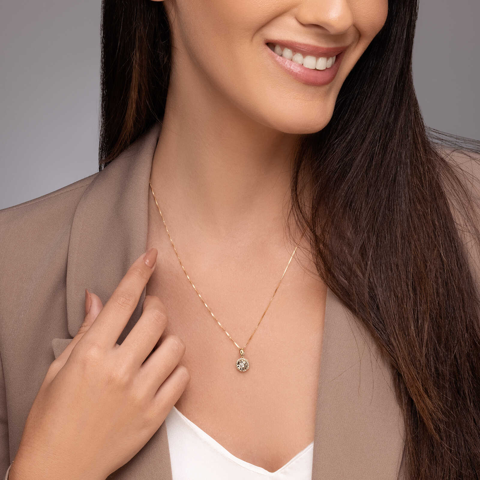 תליון זהב משובץ יהלומים נוצצים