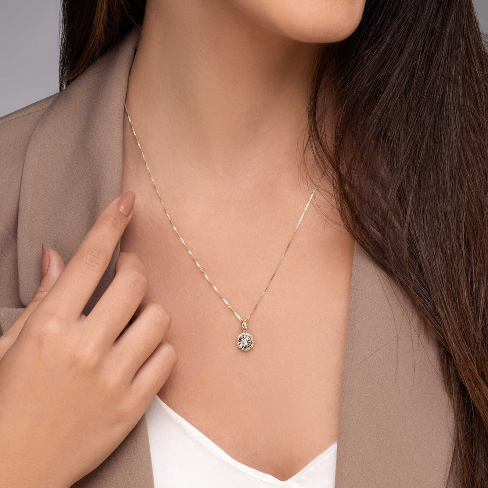 תליון זהב משובץ יהלומים נוצצים