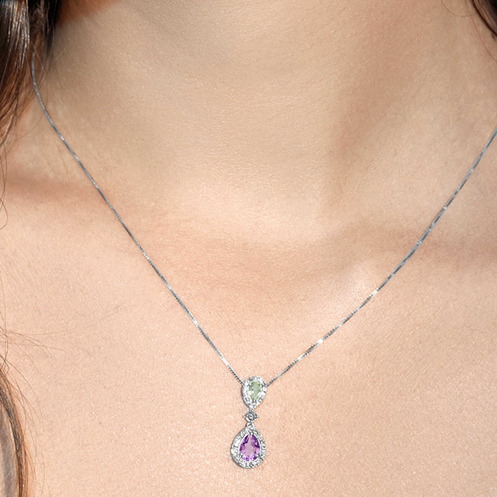 תליון זהב עם שתי טיפות אמטיסט וספיר אחת מעל השנייה מוקפות יהלומים