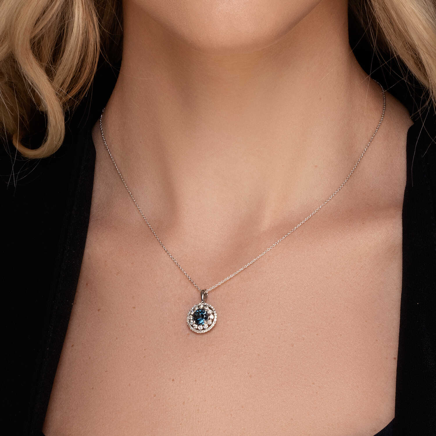 תליון זהב משובץ אבן בלו לונדון ויהלומים