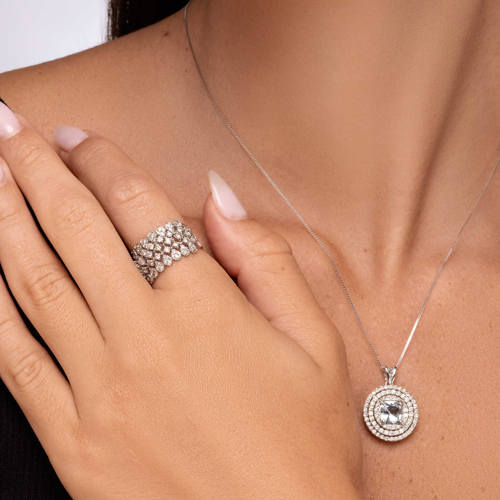 טבעת זהב משובצת 51 יהלומים