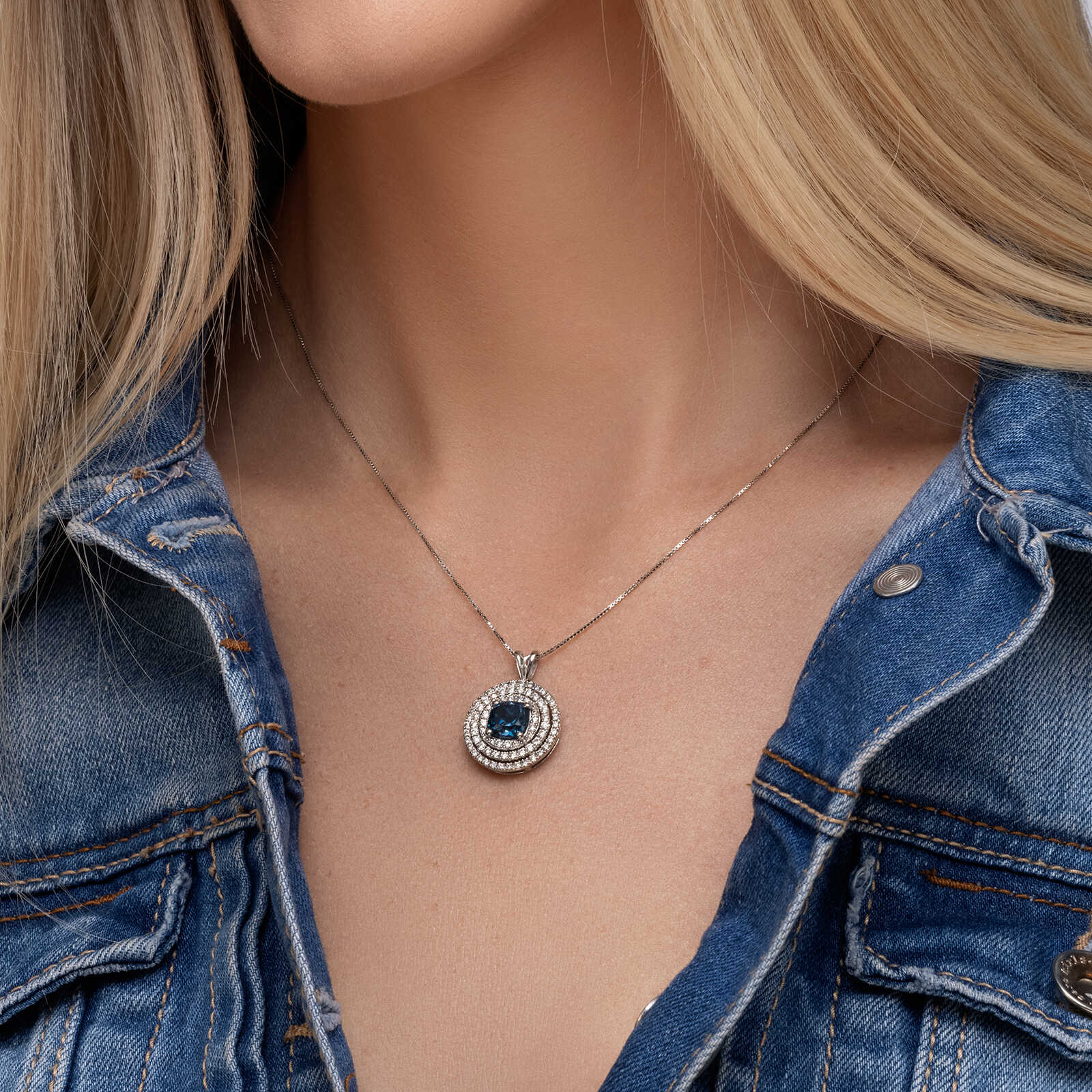 תליון BLUE CENTER משובץ בלו לונדון ויהלומים