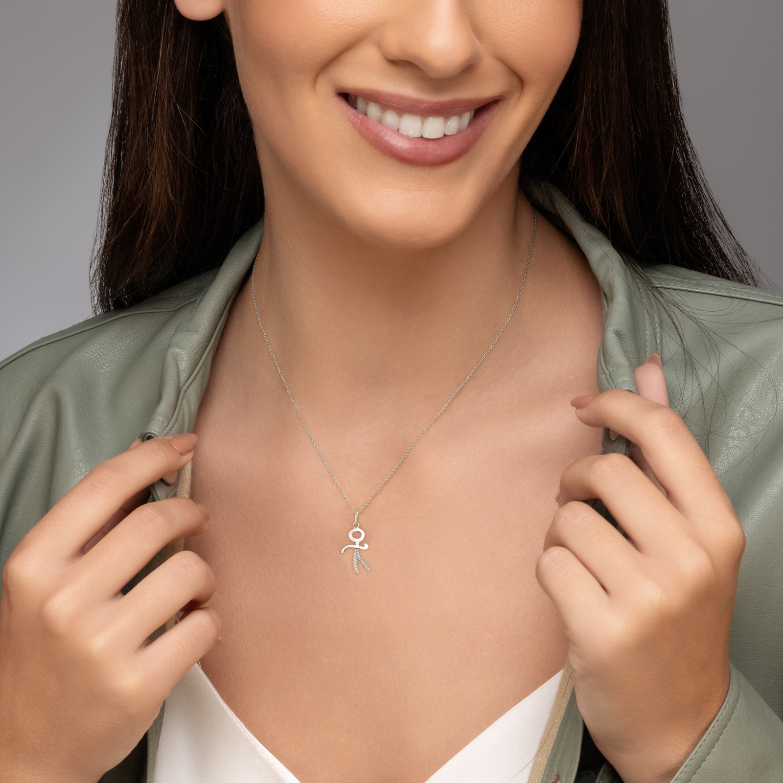 תליון זהב ילד משובץ ביהלומים