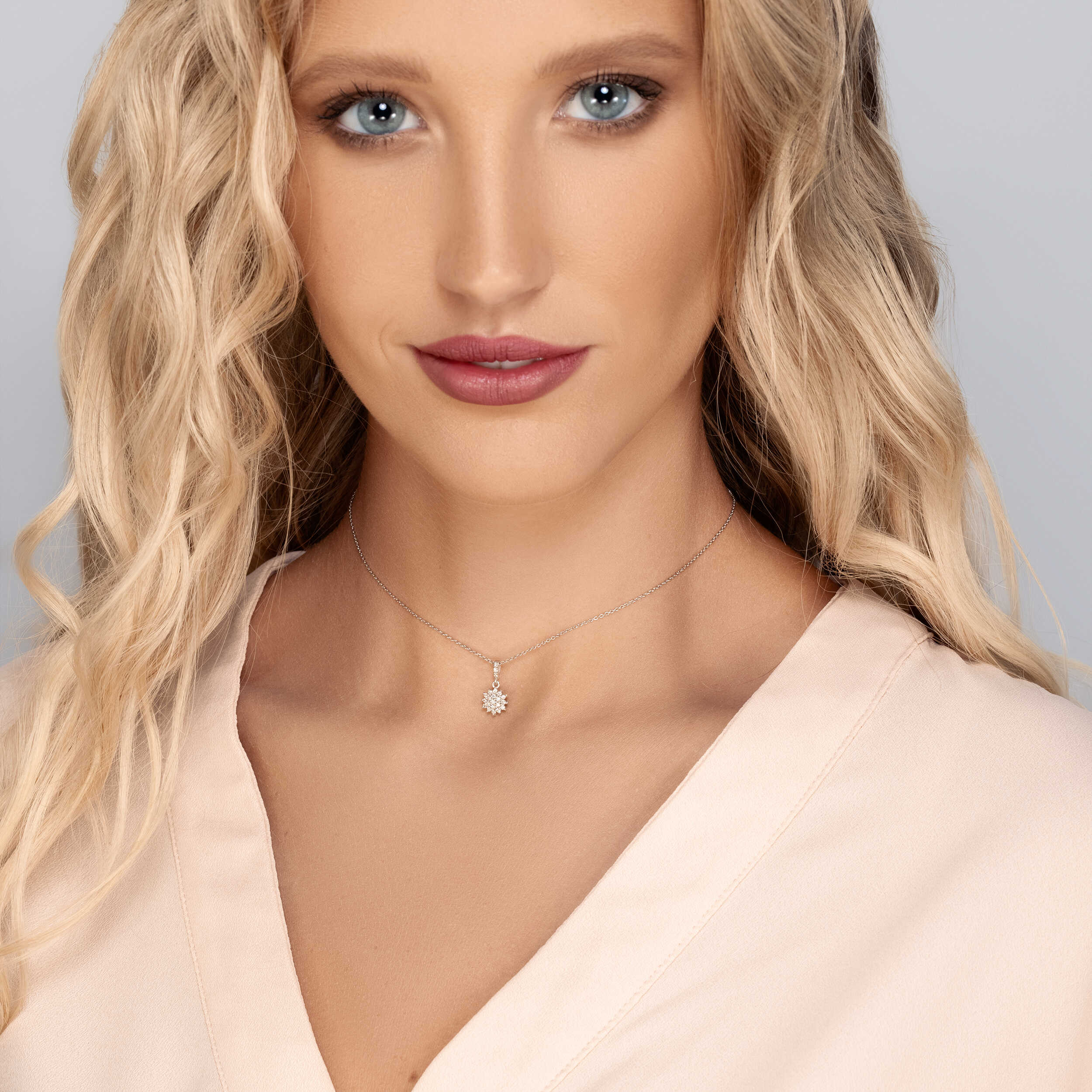 תליון זהב שמש משובצת יהלומים