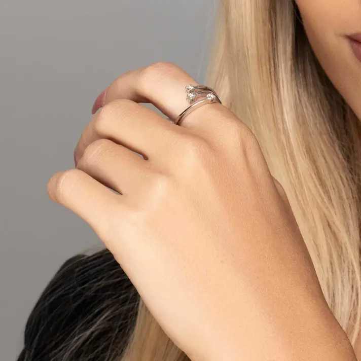 טבעת 3 זרועות משובצת יהלומים