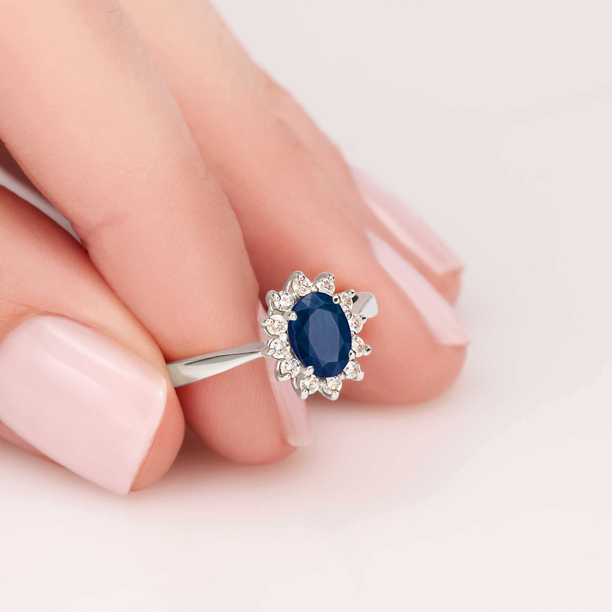 טבעת ספיר ויהלומים