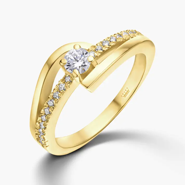 טבעת זהב משובצת יהלומים נוצצים