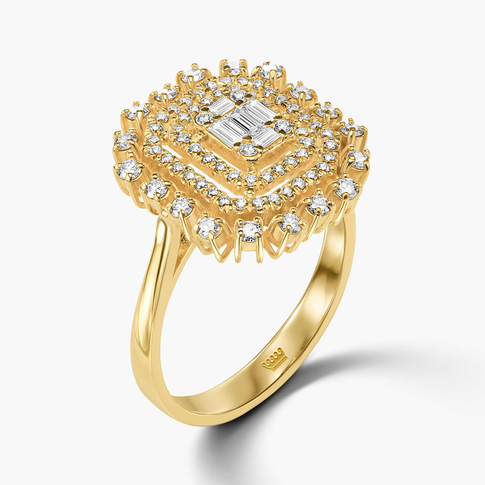 טבעת זהב עם ראש מרובע משובץ יהלומים