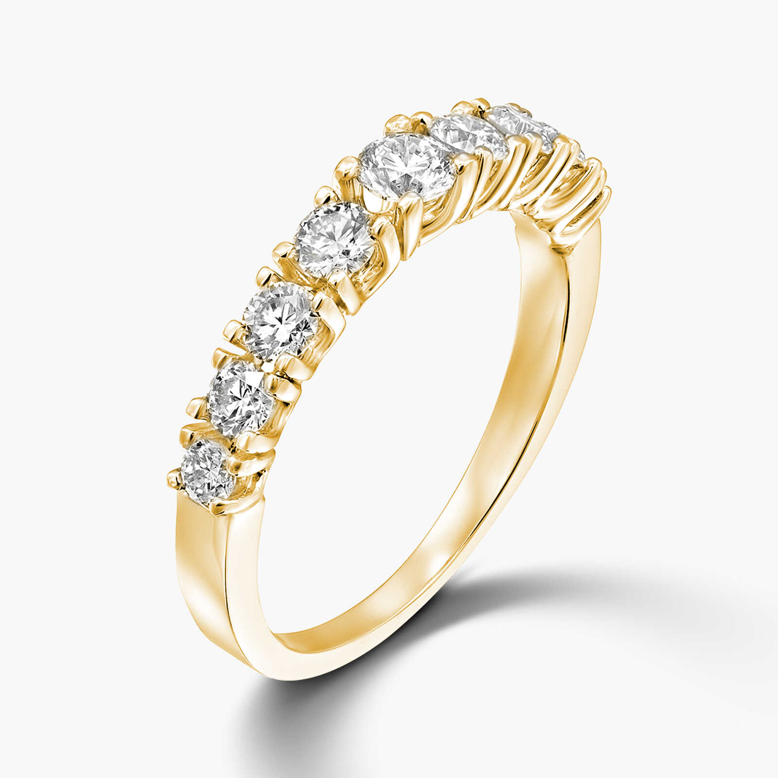 טבעת זהב משובצת 9 יהלומים בסגנון דגרדה.