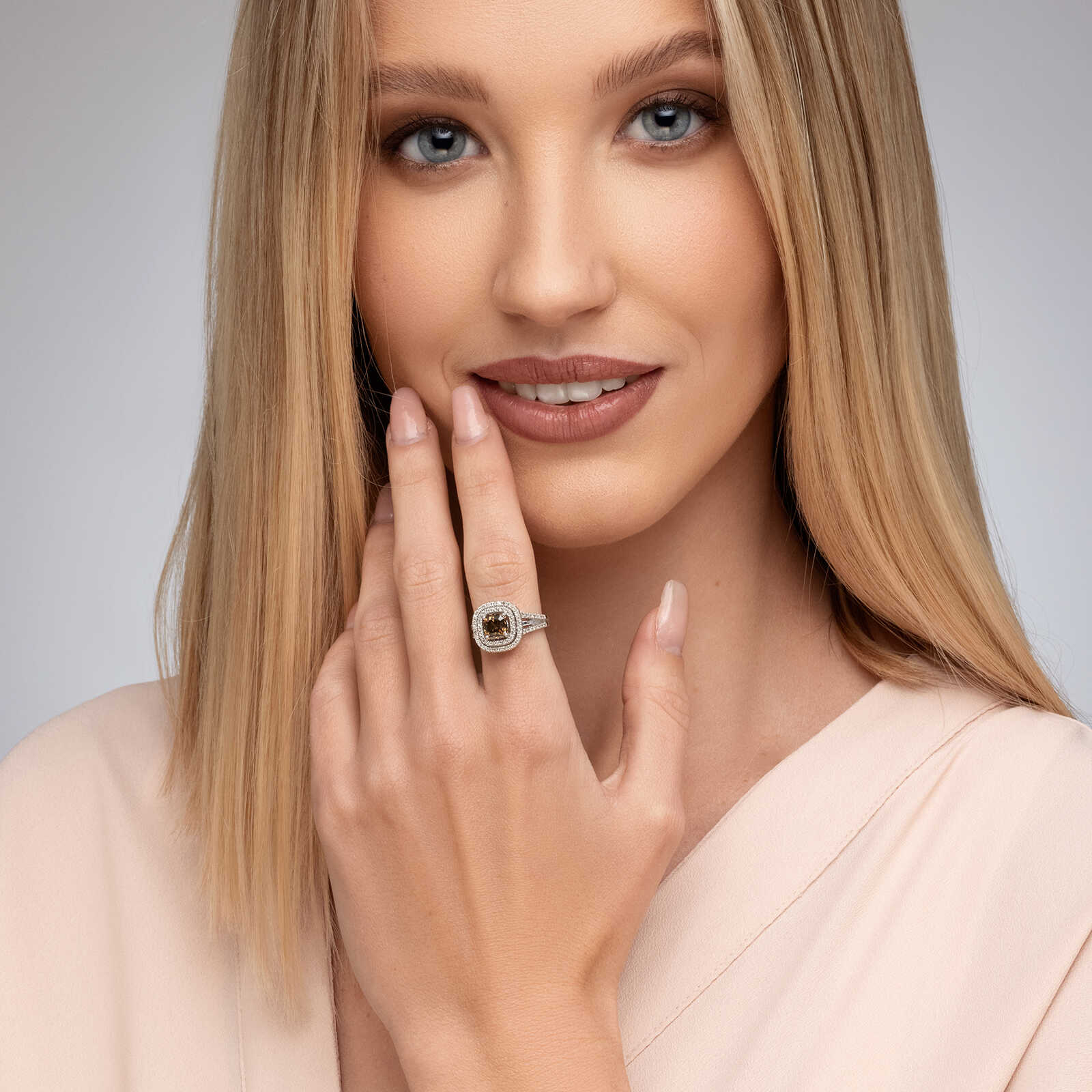 טבעת זהב משובצת יהלום FANCY יוקרתי