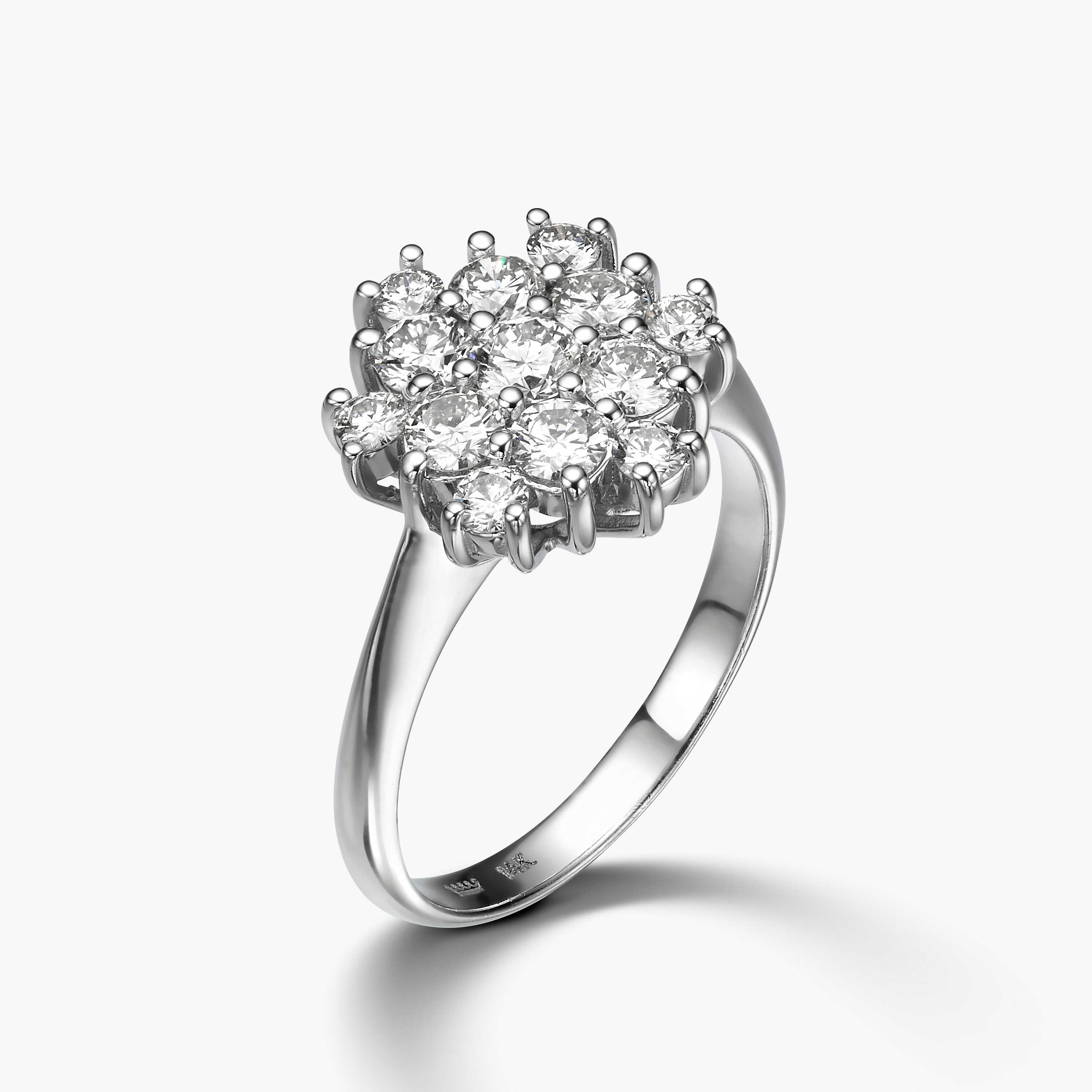 טבעת זהב משובצת פרח יהלומים מרהיב